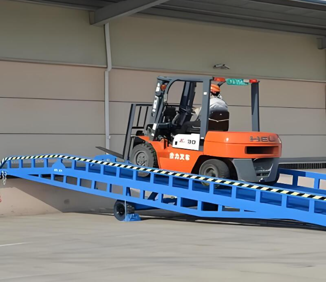 乌苏移动式卸货平台（叉车用）
